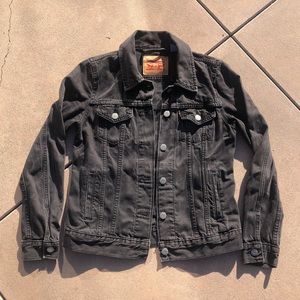 Levi’s Black Fitted Denim Jacket